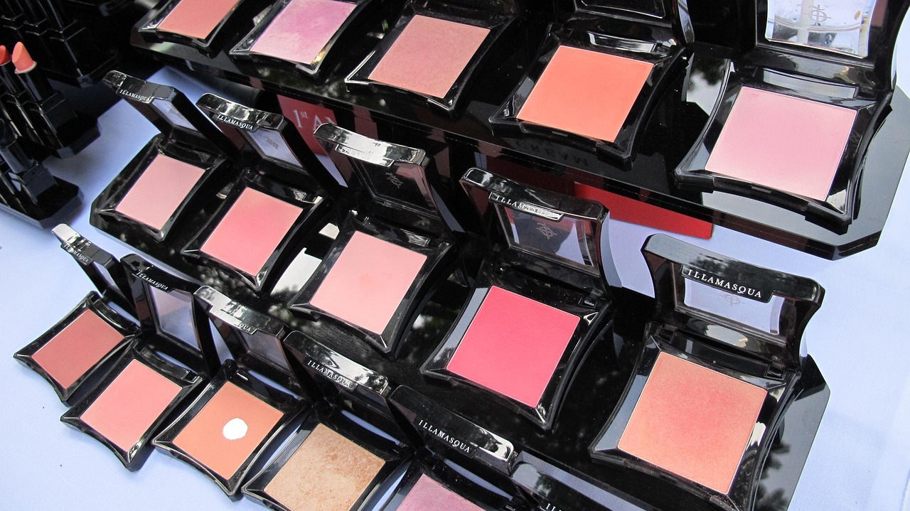 Seizoensgebonden beauty: zo pas je je make-up en skincare aan in de zomer