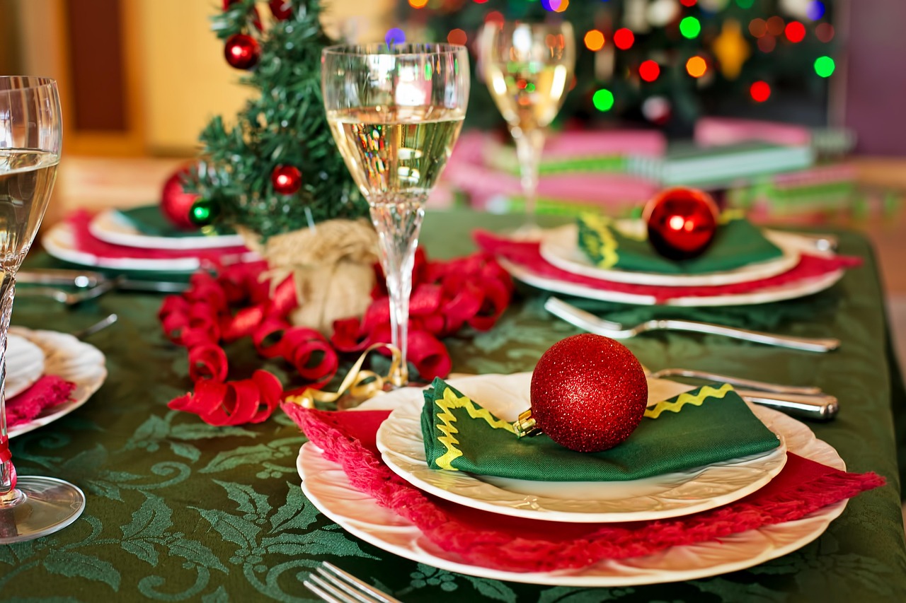Kersttafel trends: van elegant dineren tot casual sharing